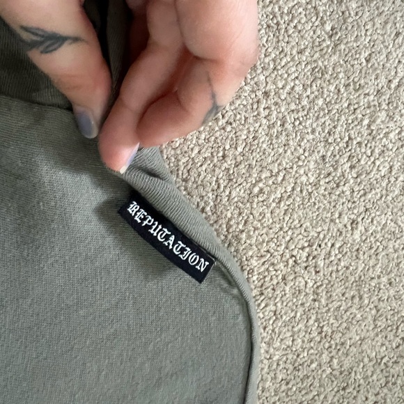 Taylor Swift Reputation stadium tour shirt - Picture 2 of 9